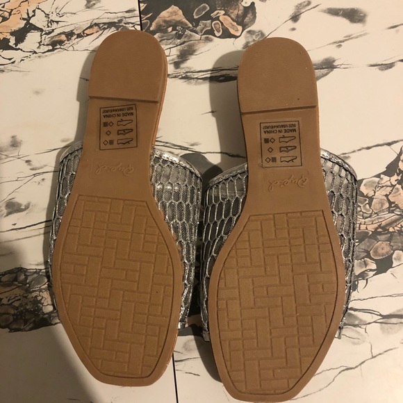 Qupid Silver Metallic Slides - Picture 3 of 3